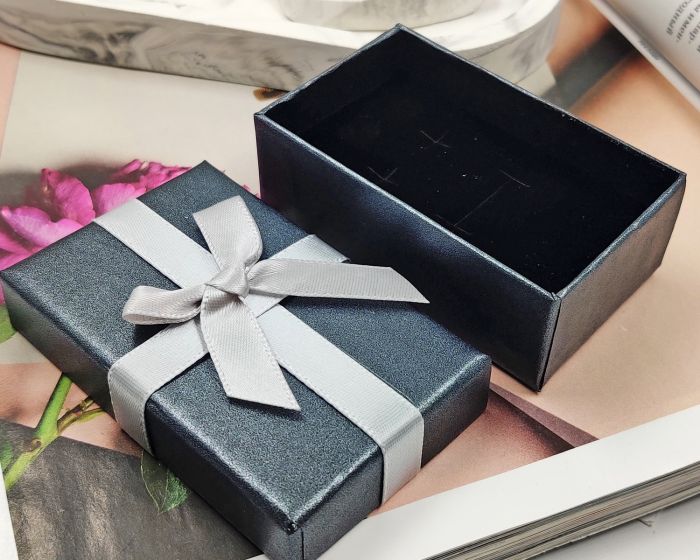 Gift box with ribbon G5383