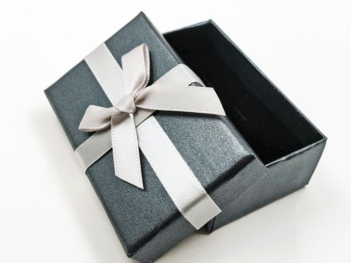 Gift box with ribbon G5383