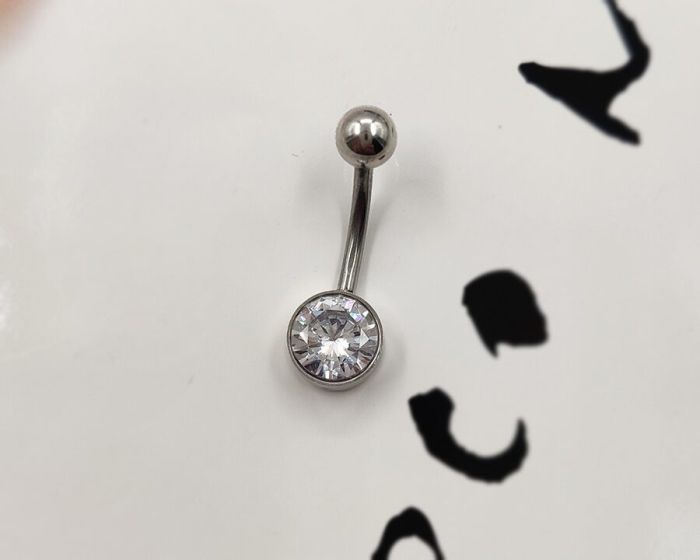 Belly button piercing G64027250775