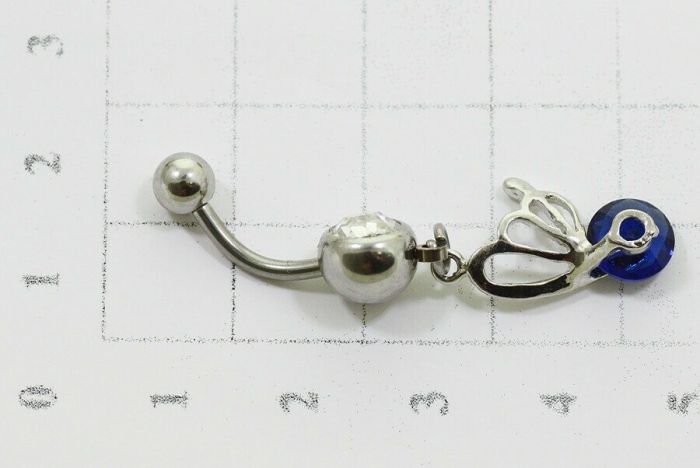 Belly button piercing F405 F405